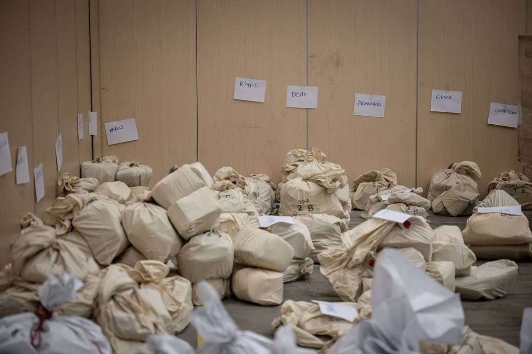 Yurt dışı temsilciliklerde kullanılan 1 milyon 817 bin oyun tasnifine başlandı - Resim: 4